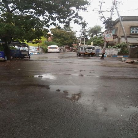 โอโย 72817 พาเลซ อินน์ Jadabpur ภายนอก รูปภาพ